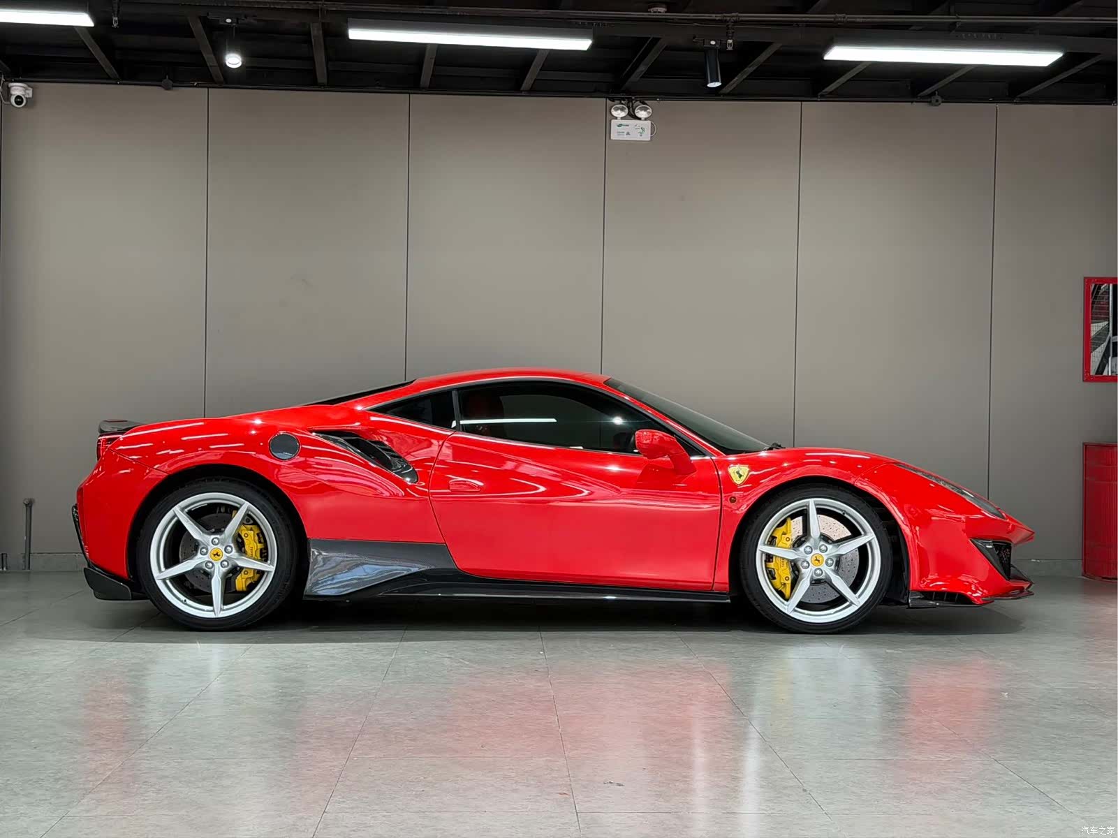Ferrari 488, 2016 8