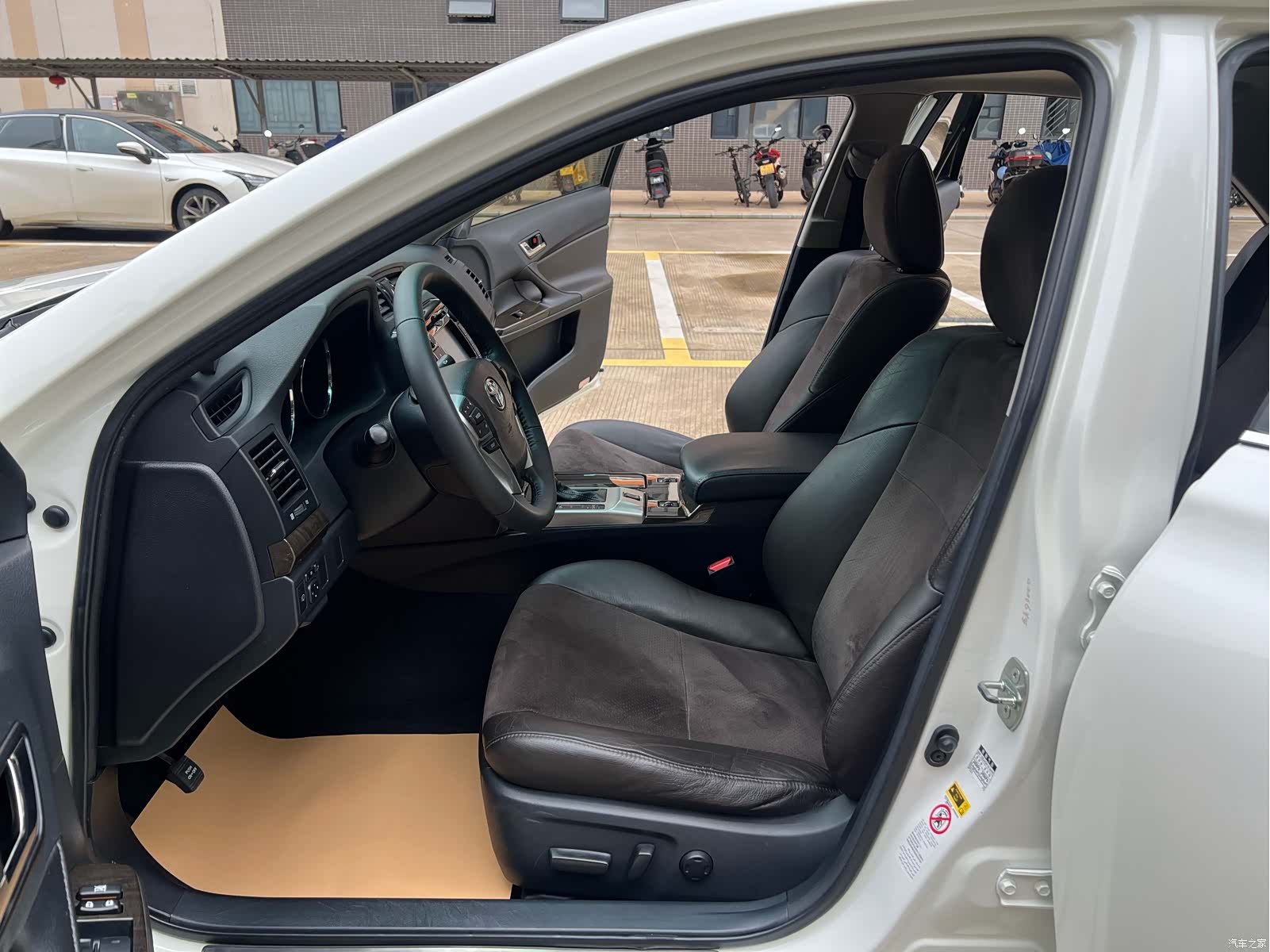 Toyota 2.5V, 2014 6