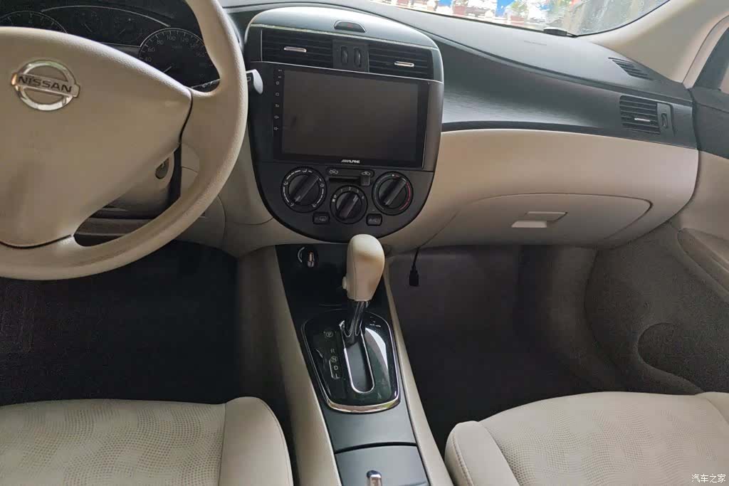 Nissan Tiida, 2012 16