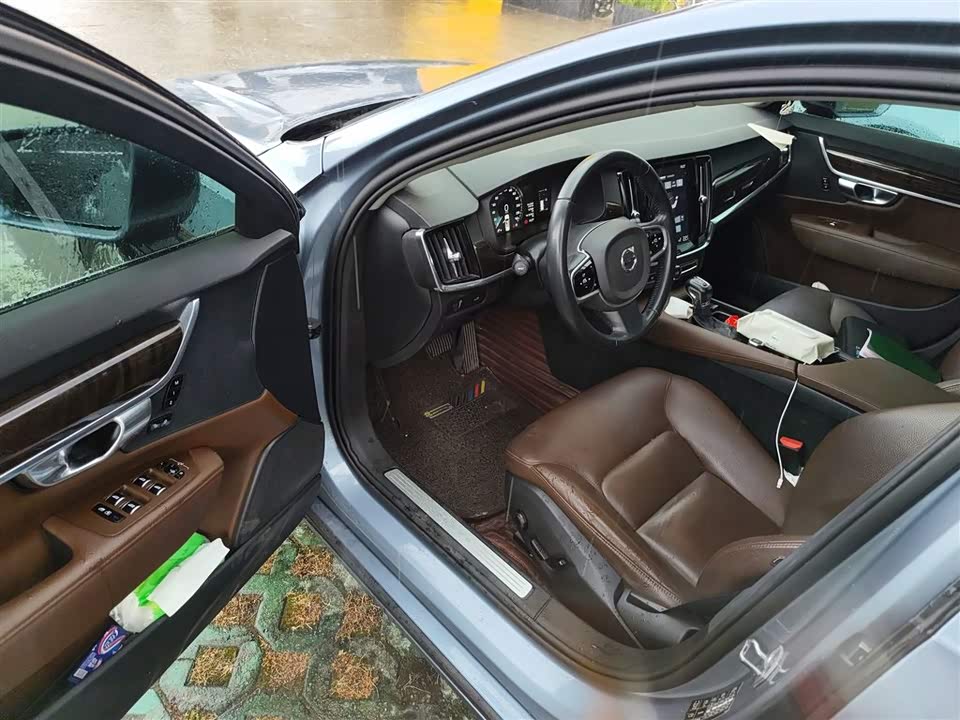 Volvo S90