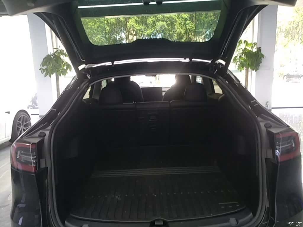 Tesla Model Y, 2023 19