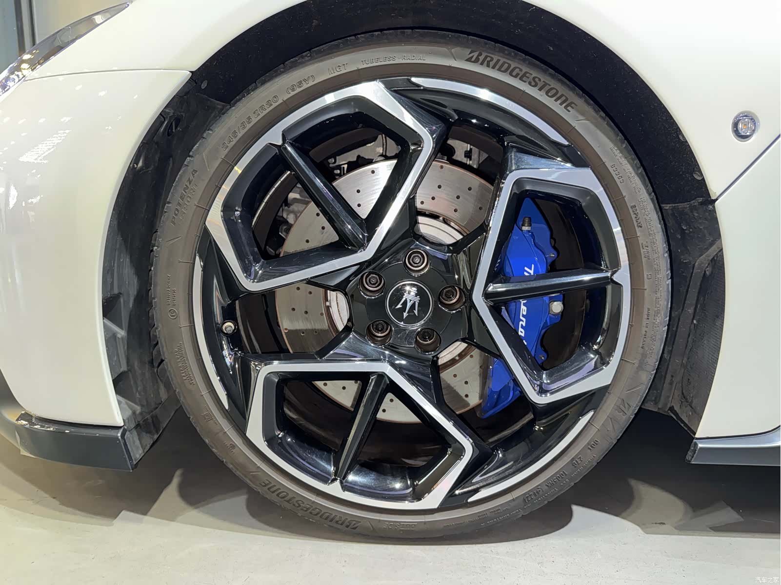 Maserati MC20, 2023 6