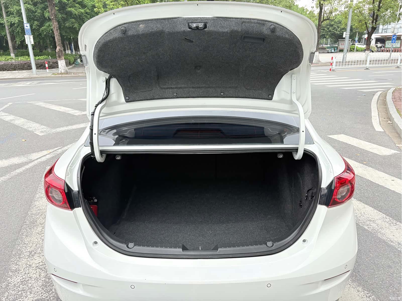 Mazda Mazda3, 2018 9