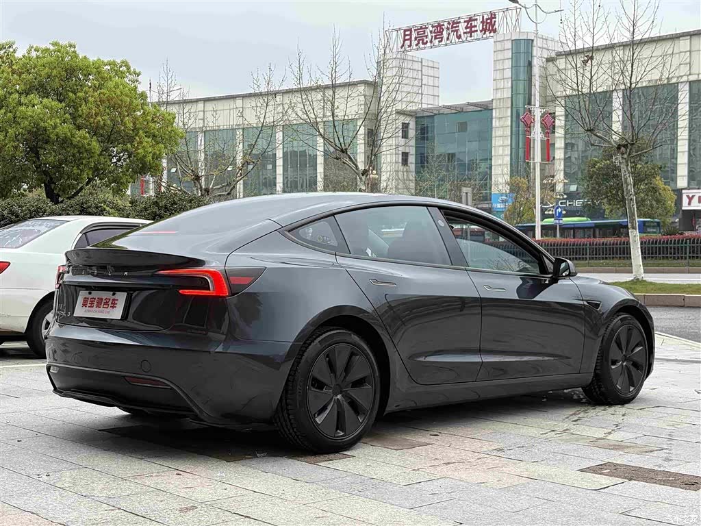 Tesla Model 3, 2025 11