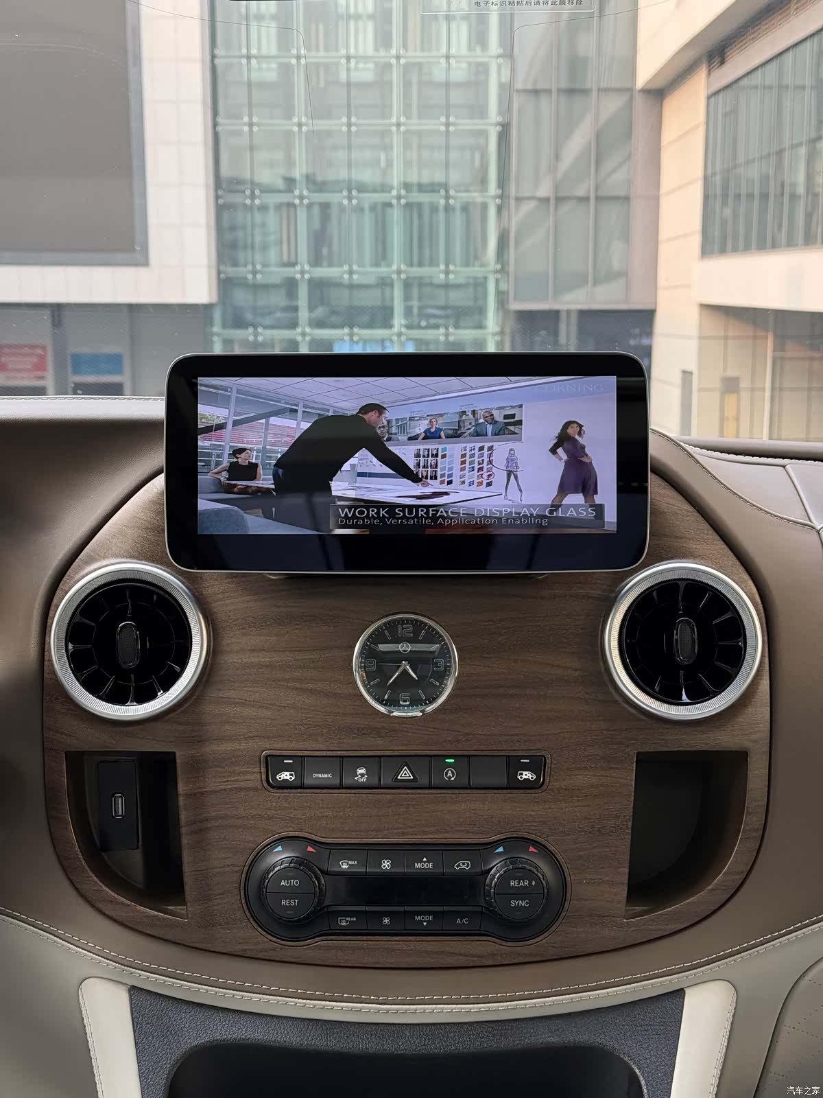 Mercedes-Benz 7, 2022 8