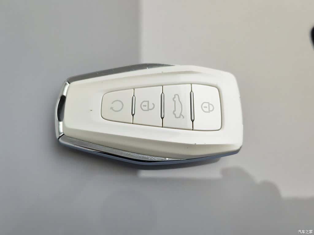 Geely Icon, 2024 19