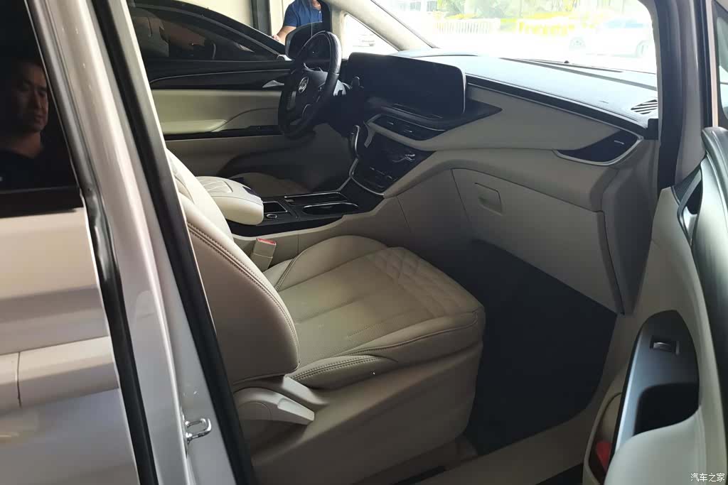 Buick GL8, 2022 8