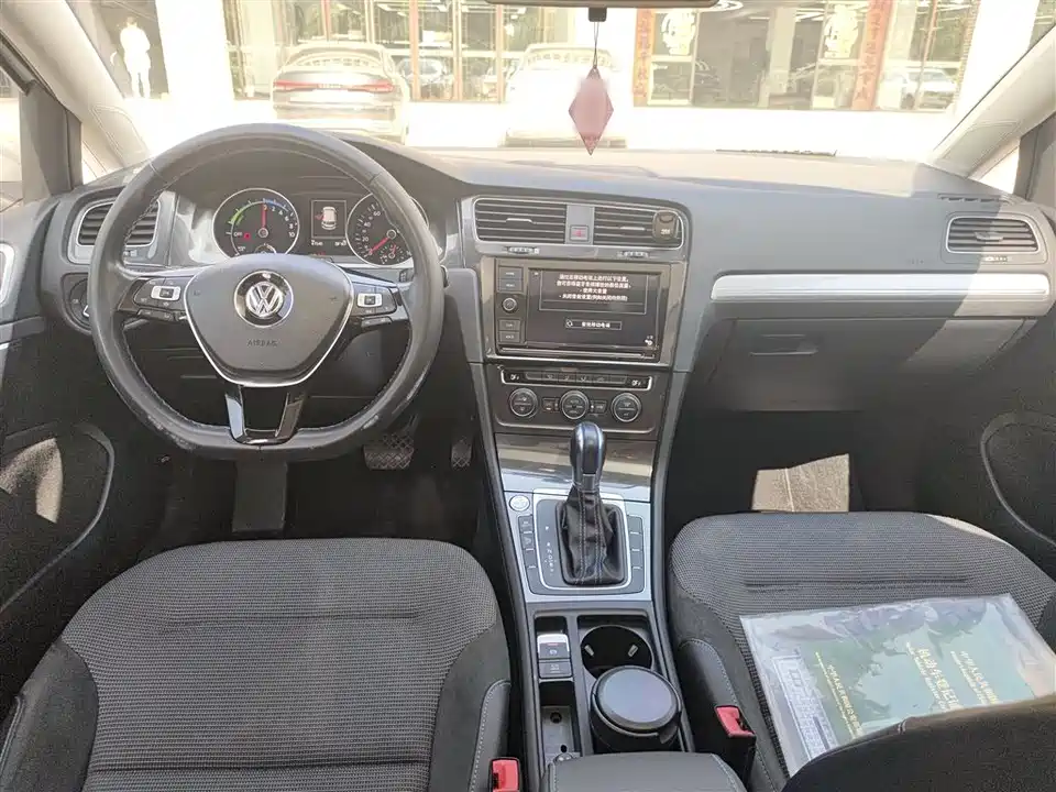 Volkswagen Golf*pure electricity