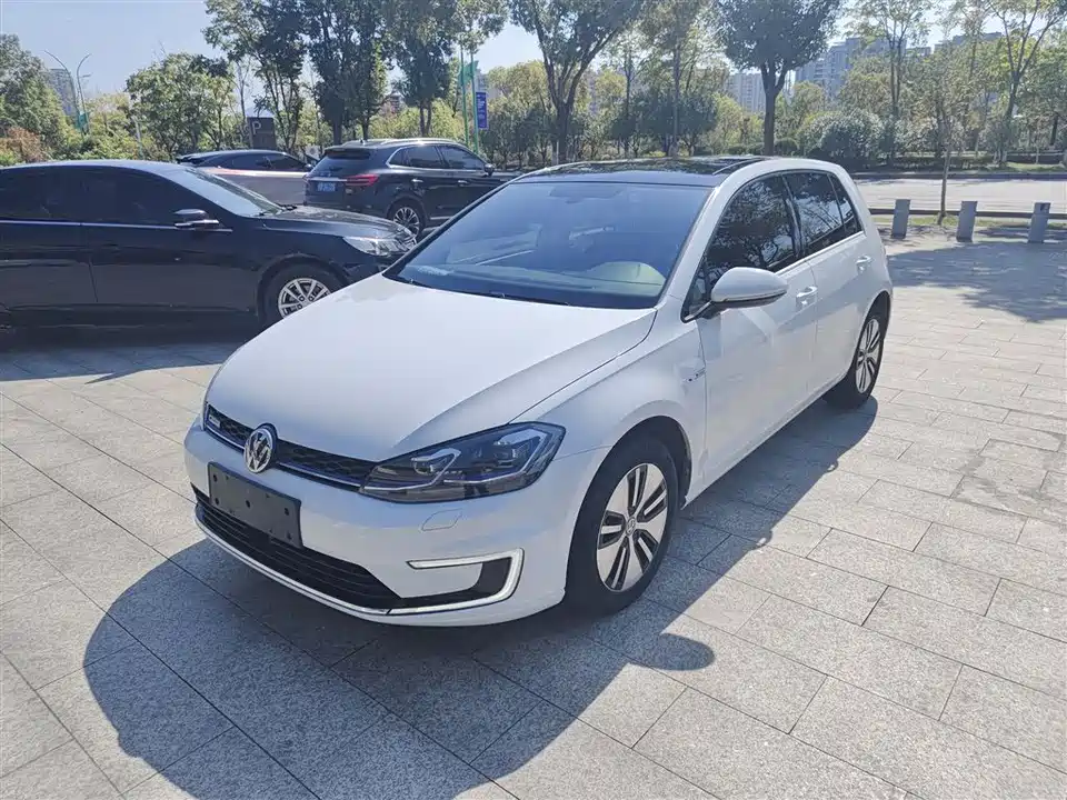 Volkswagen Golf*pure electricity