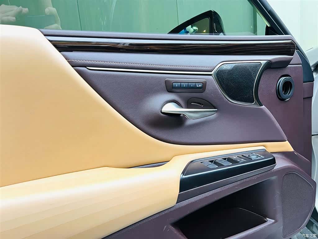 Lexus ES, 2019 9