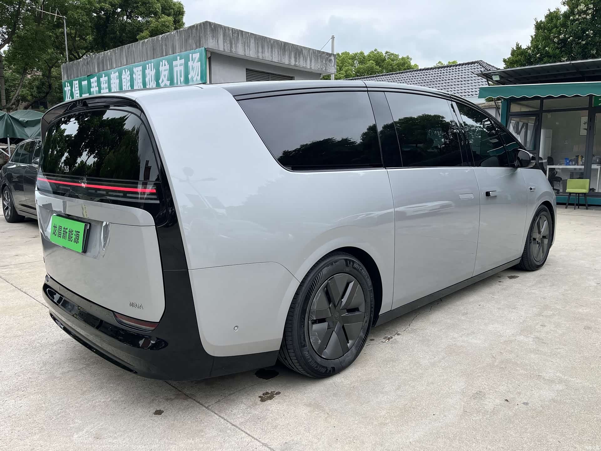 Li Auto MEGA, 2024 9