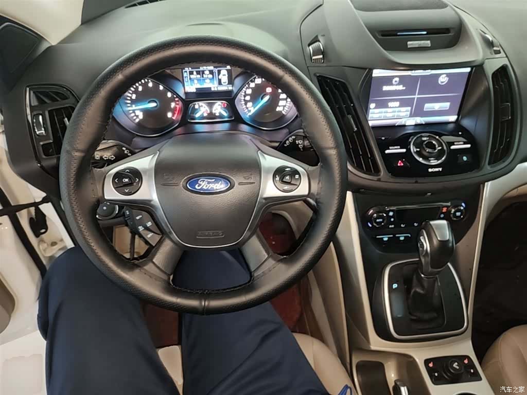 Ford Kuga, 2015 10