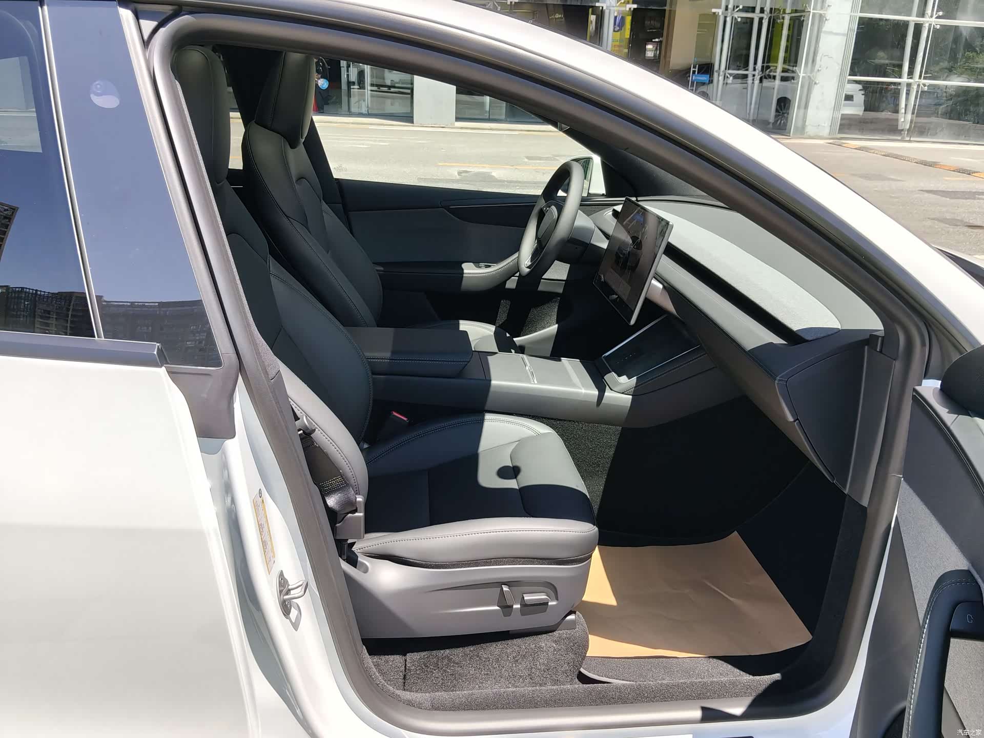 Tesla Model Y, 2026 15