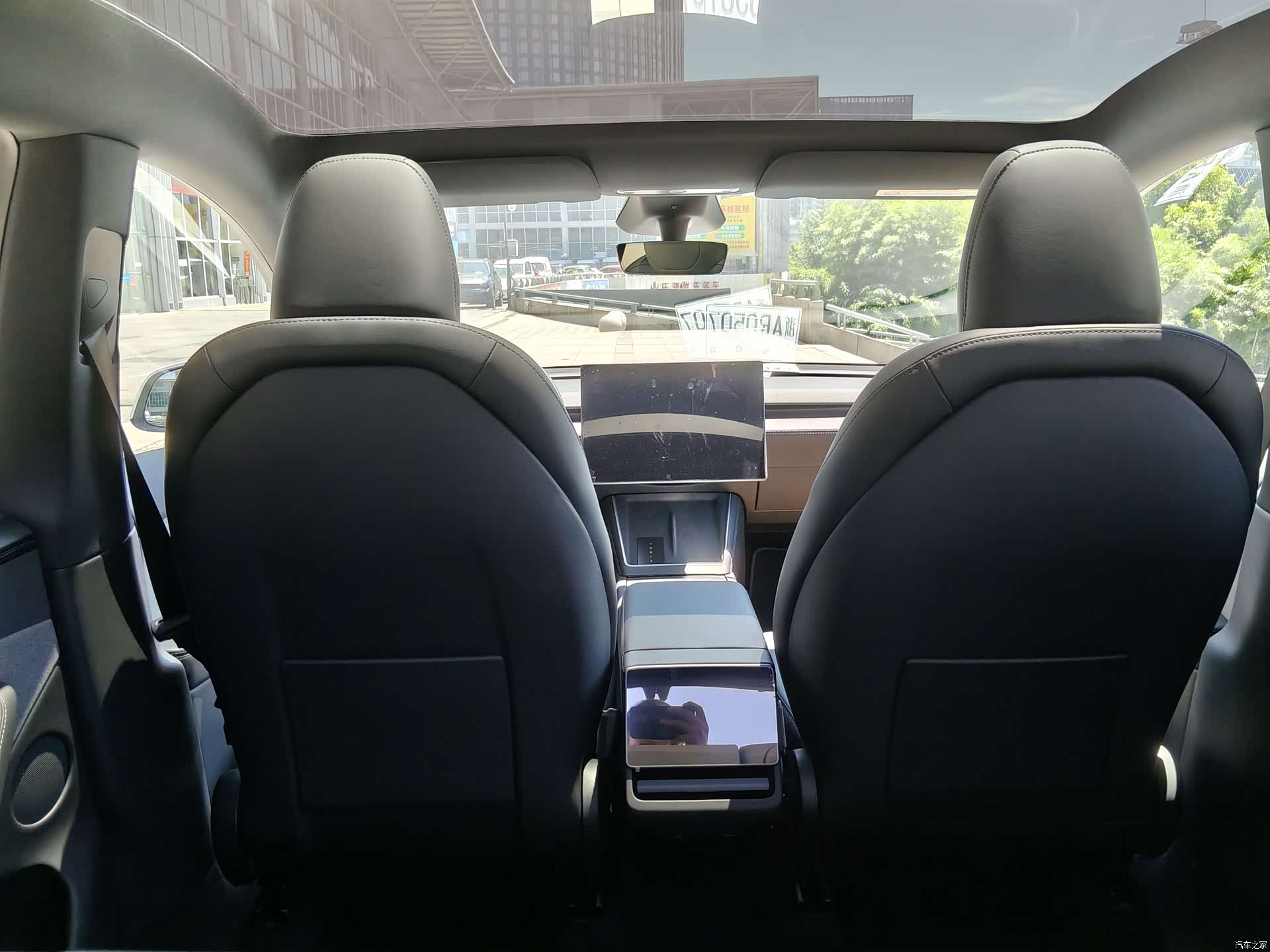 Tesla Model Y, 2026 10
