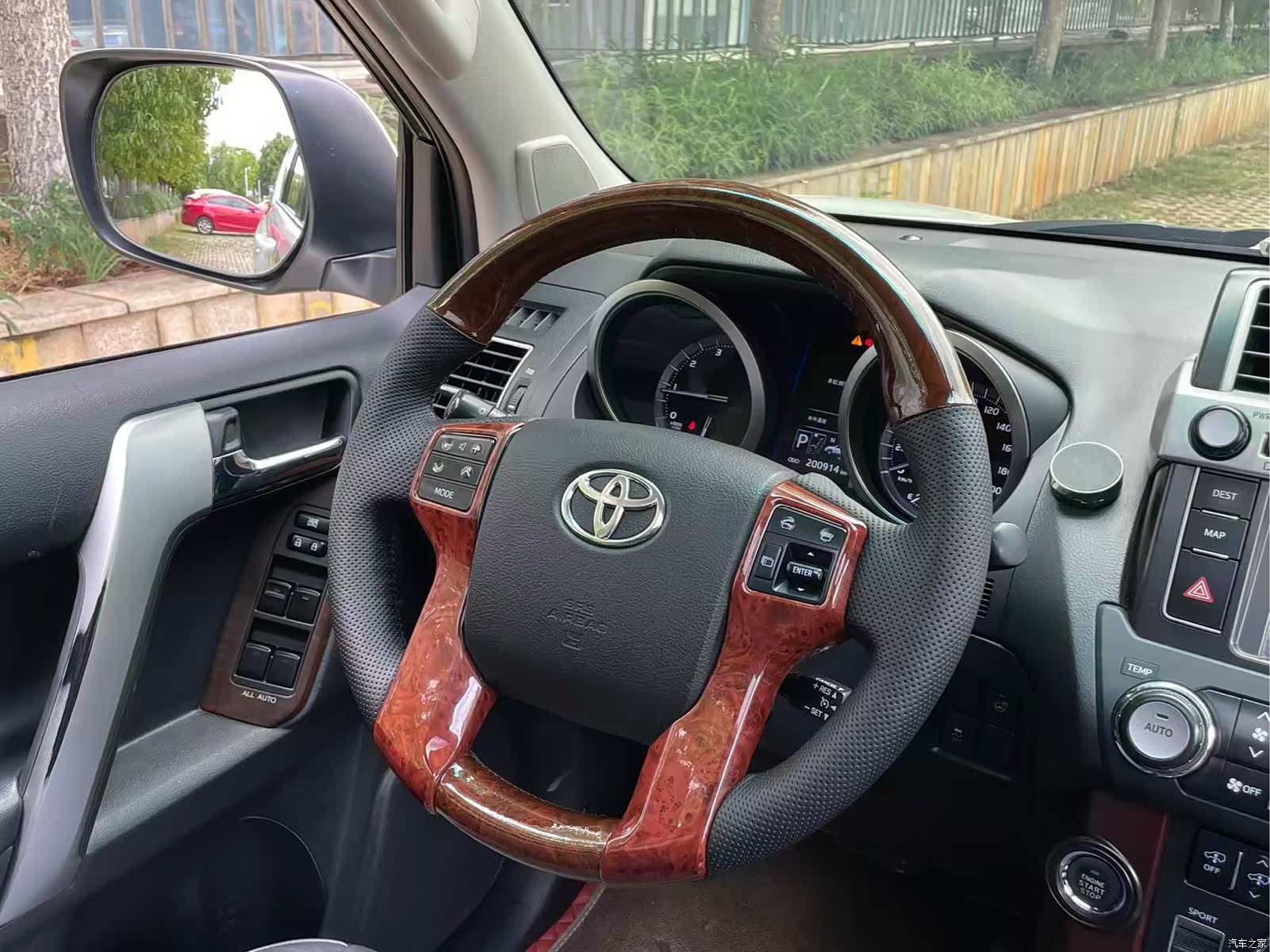 Toyota Prado, 2014 11