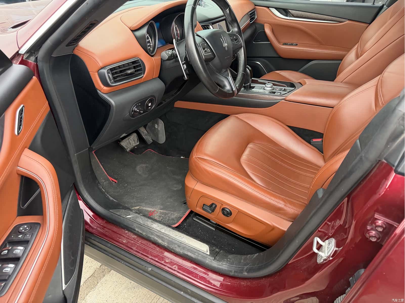 Maserati Levante, 2016 все фото
