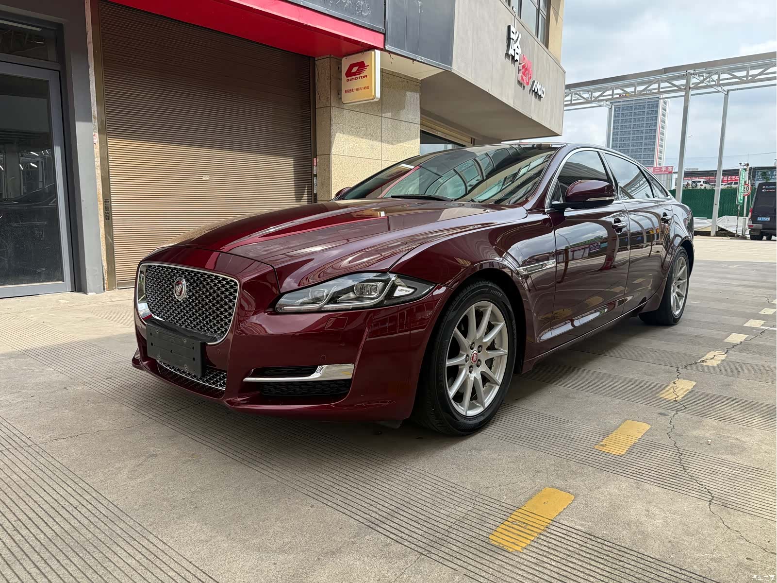 Jaguar XJ