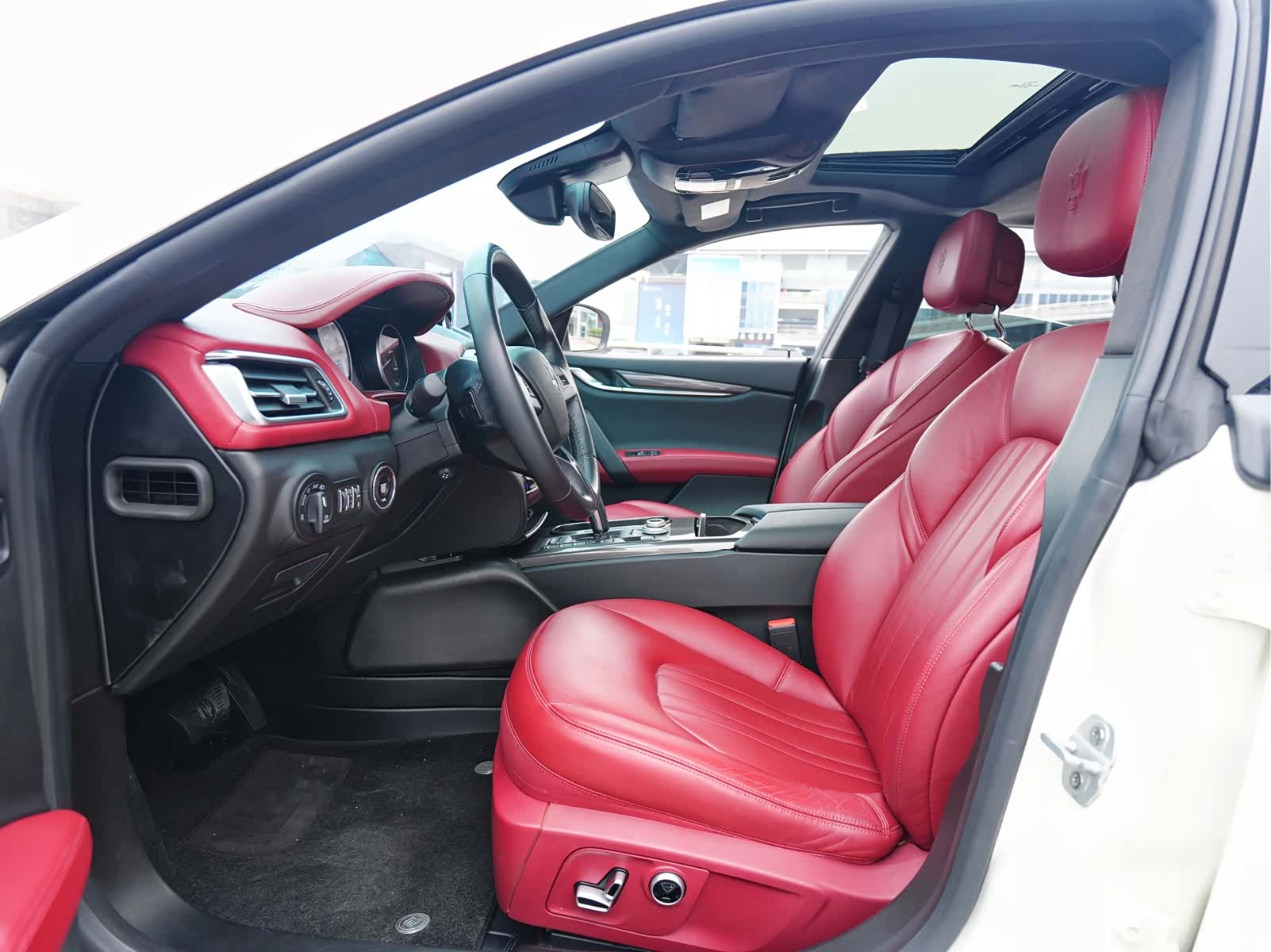 Maserati Ghibli, 2022 8