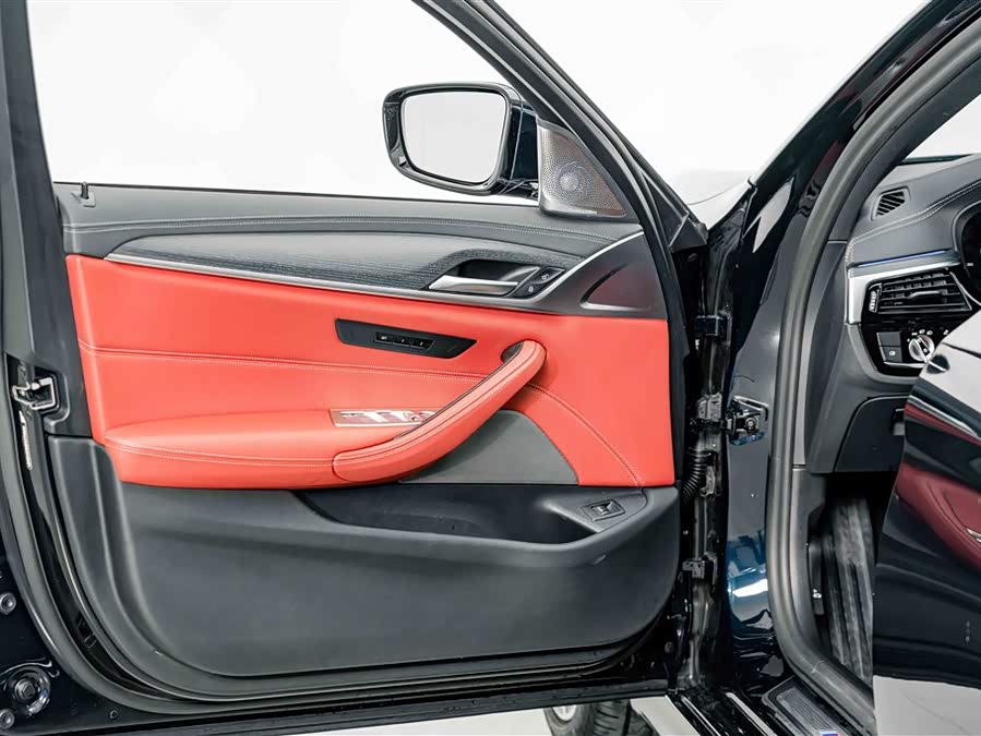 BMW 5 Series 2023, фото 15