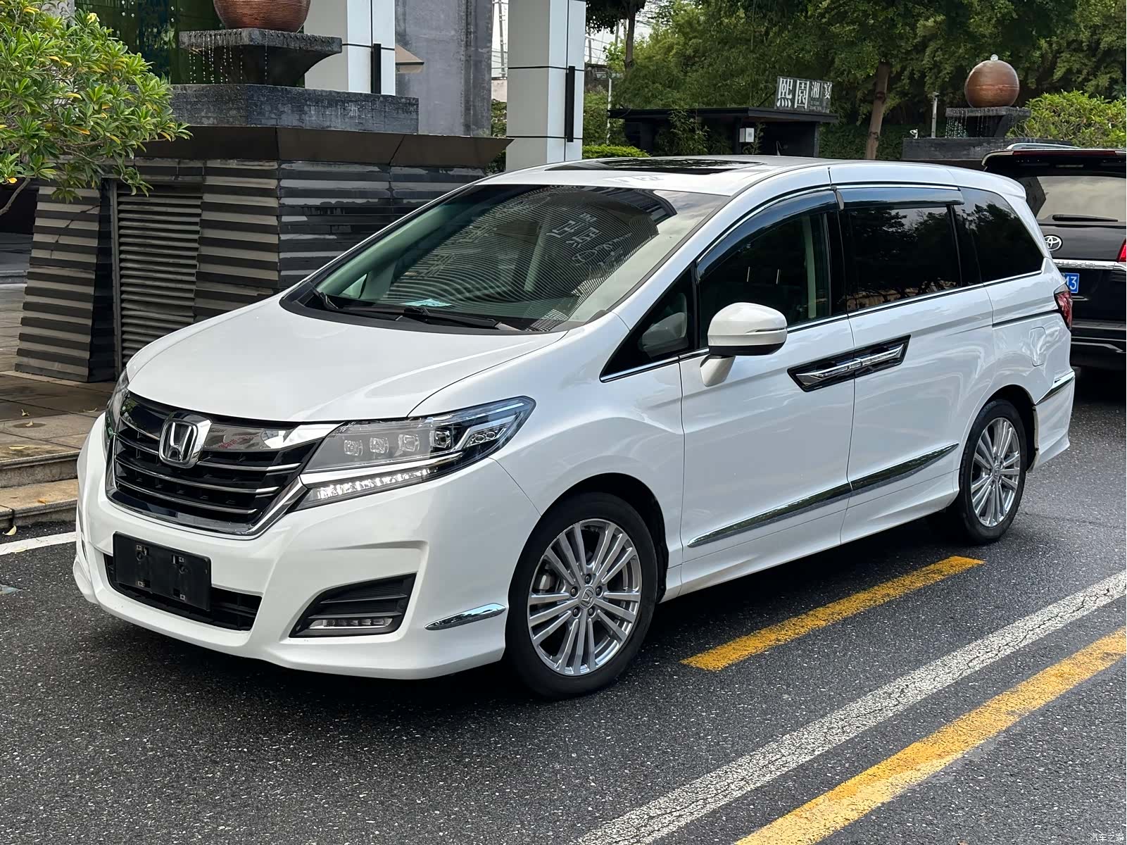 Honda Elysion, 2016 1