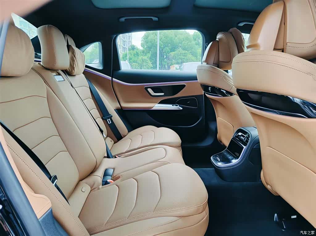 Mercedes-Benz E-Class, 2024 16