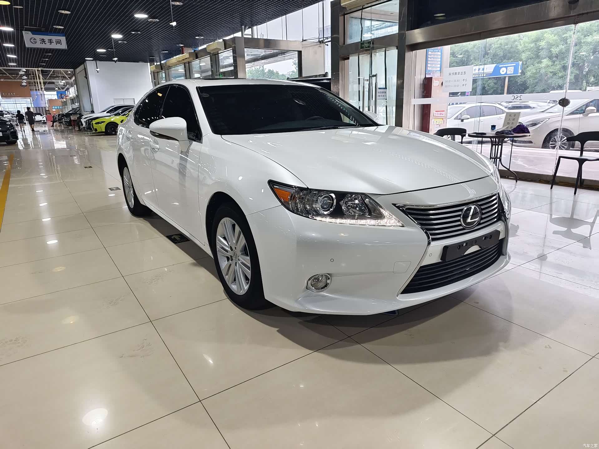 Lexus ES, 2014 1