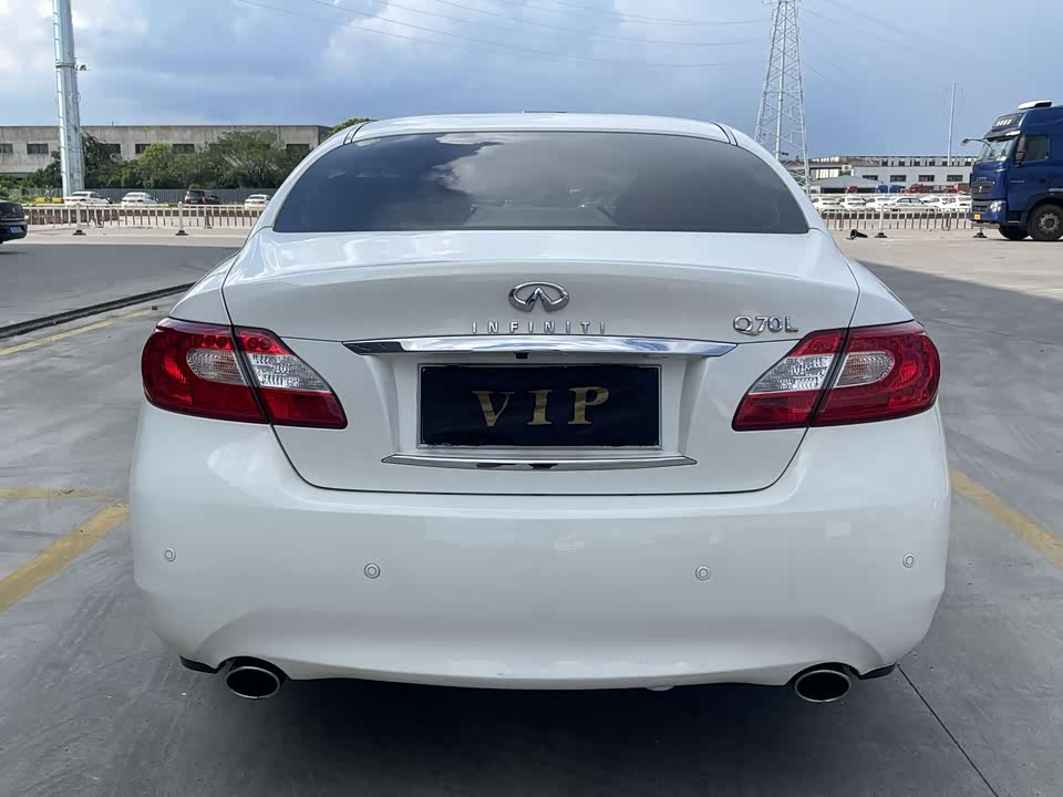 Infiniti Q70 Infiniti Q70