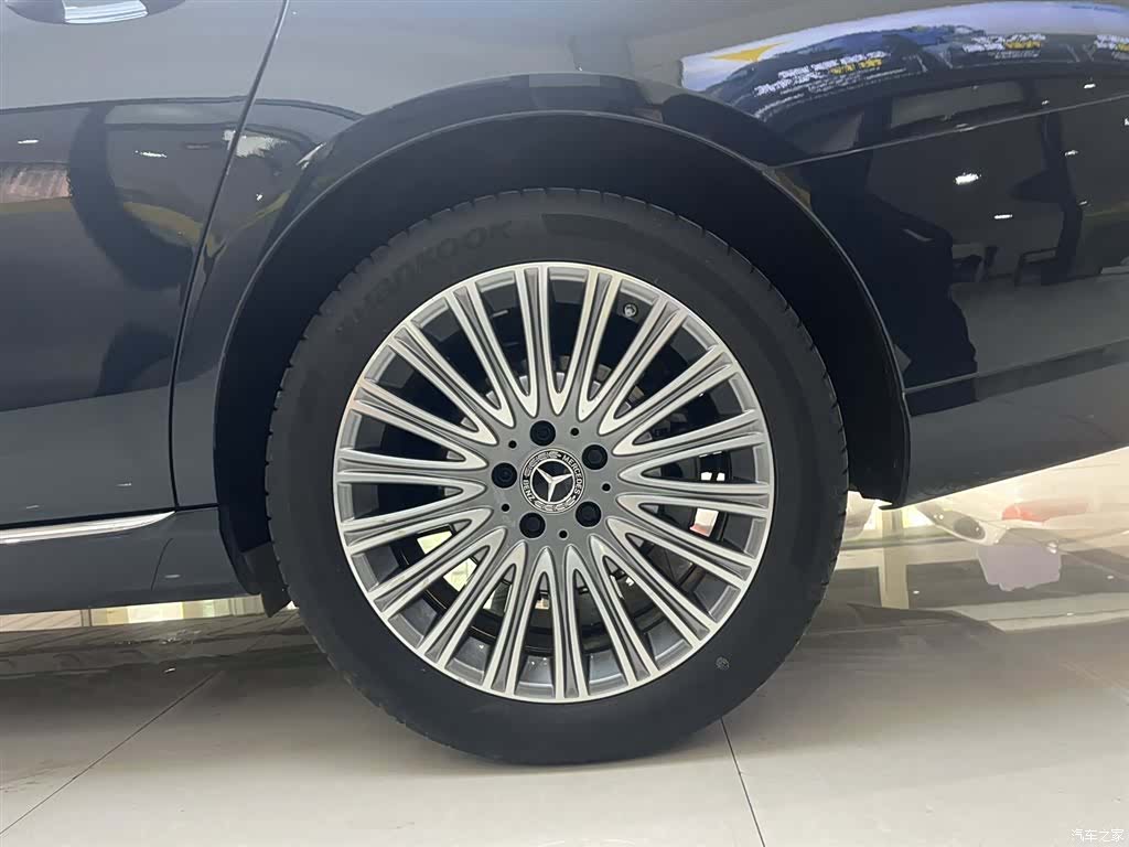 Mercedes-Benz E-Class, 2024 8