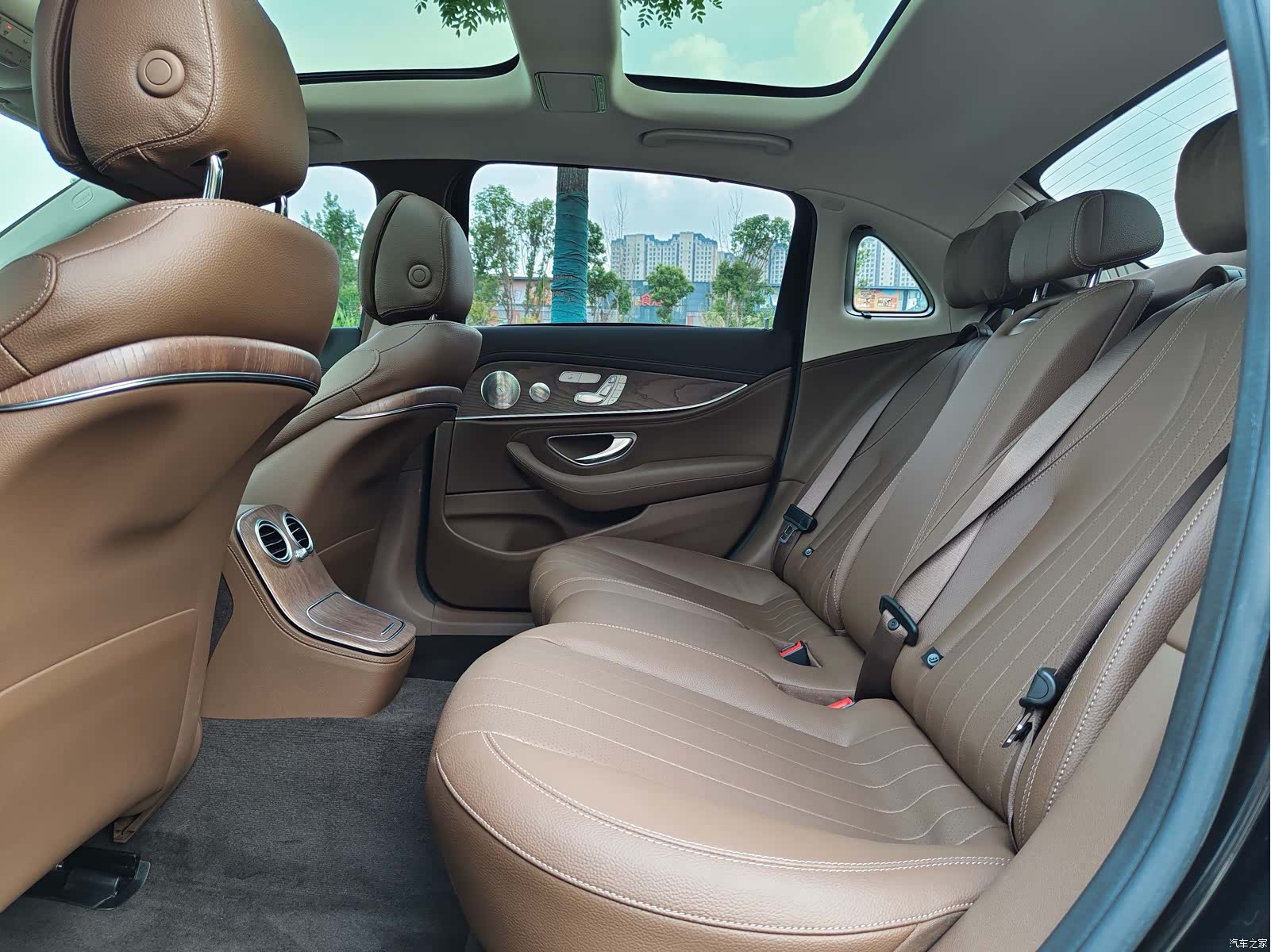 Mercedes-Benz E-Class, 2022 24