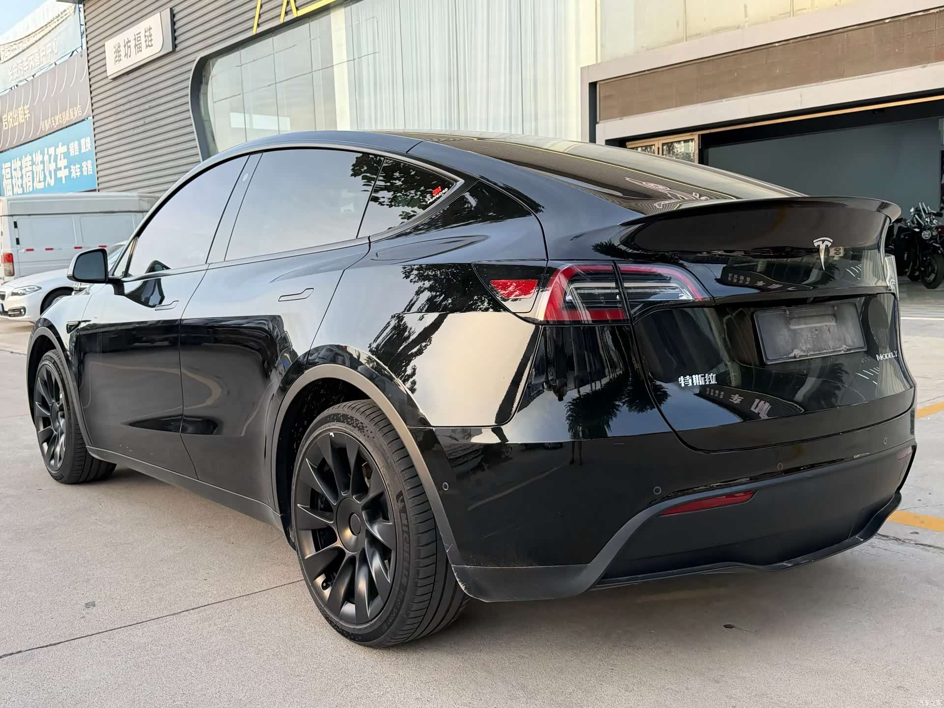 Tesla Model Y, 2023 4