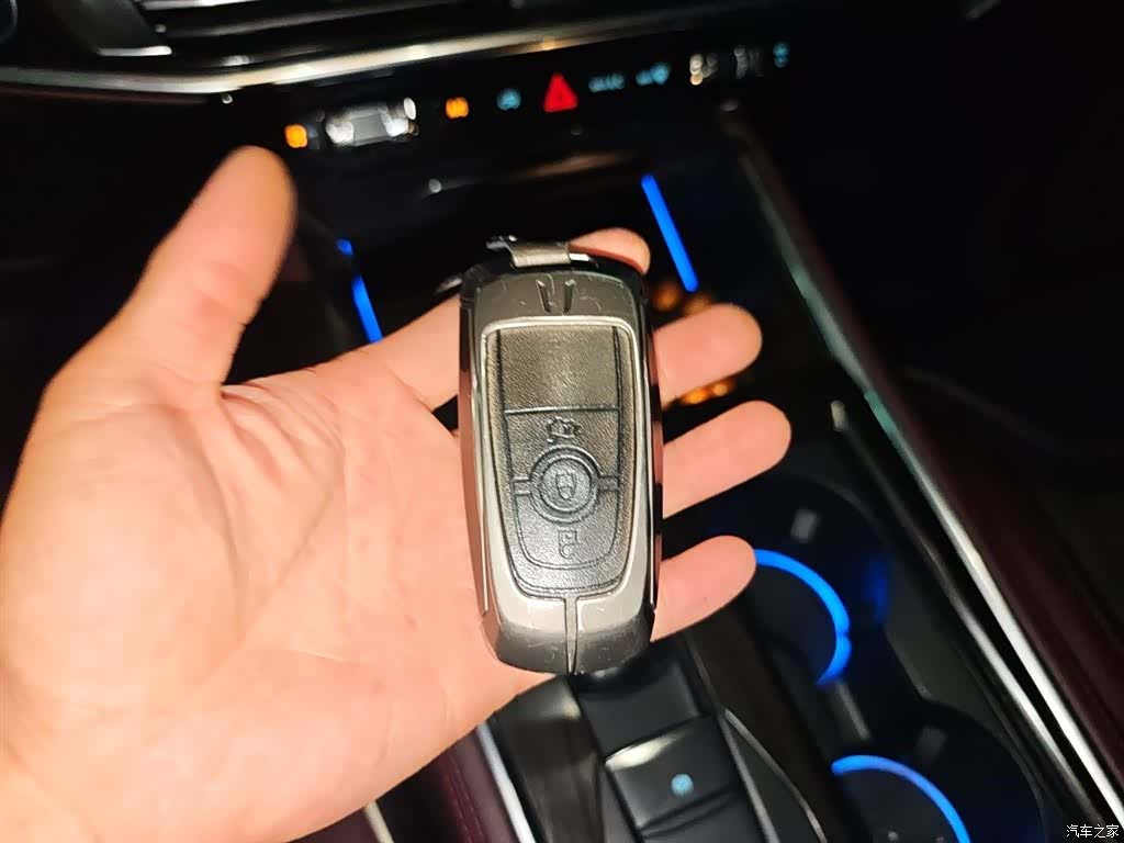 Ford Explorer, 2022 12