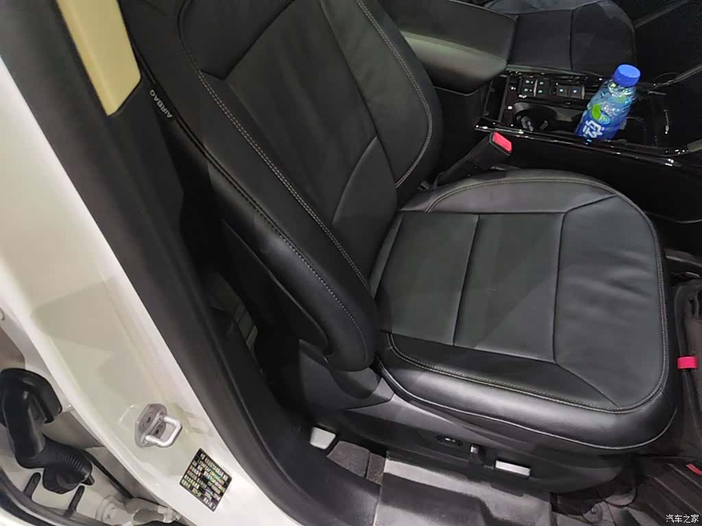 Ford Explorer, 2021 25