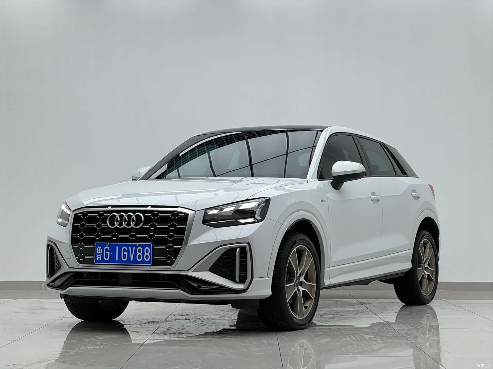 Audi Q2L, 2023 1