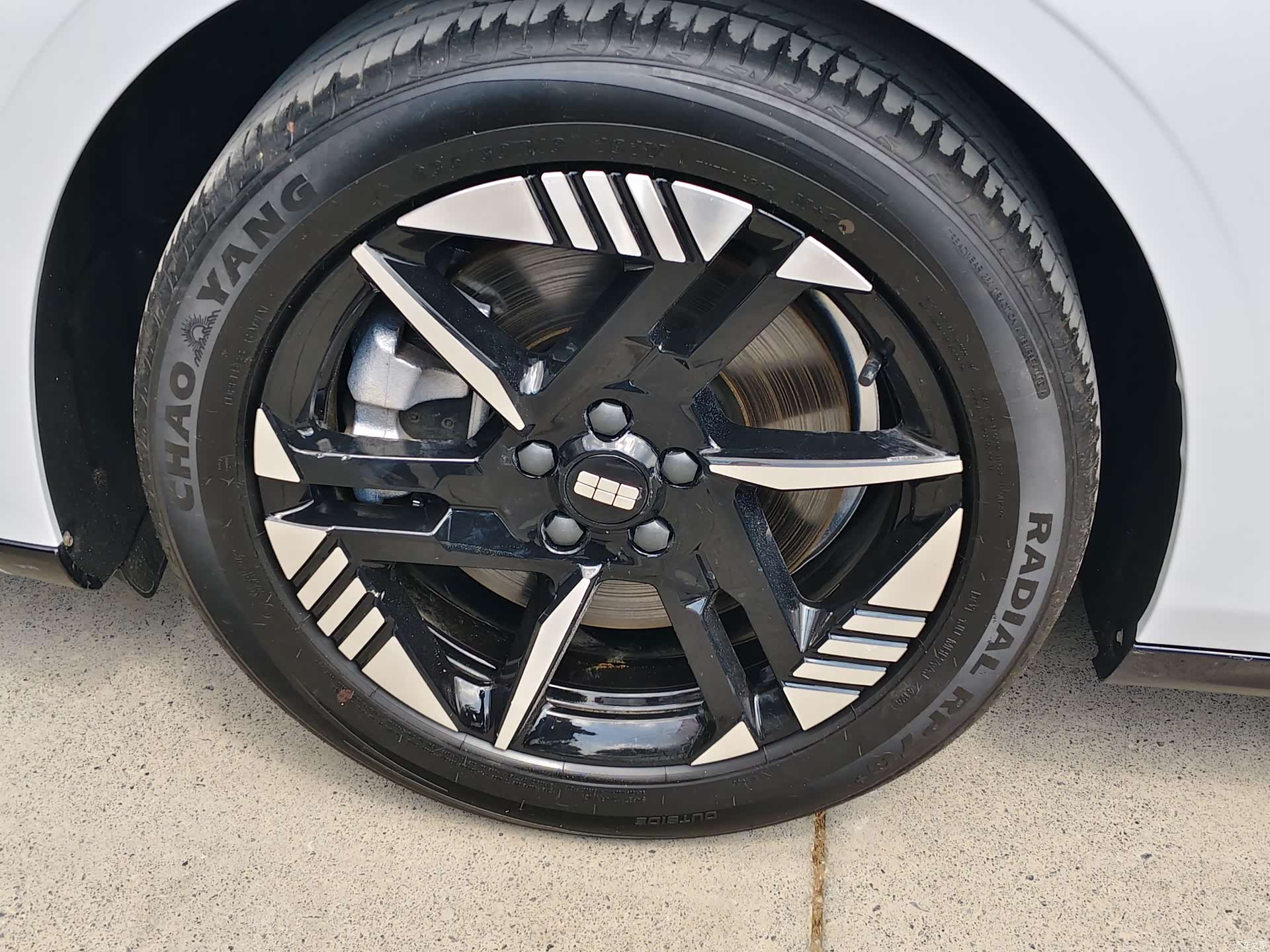Geely E8, 2024 13