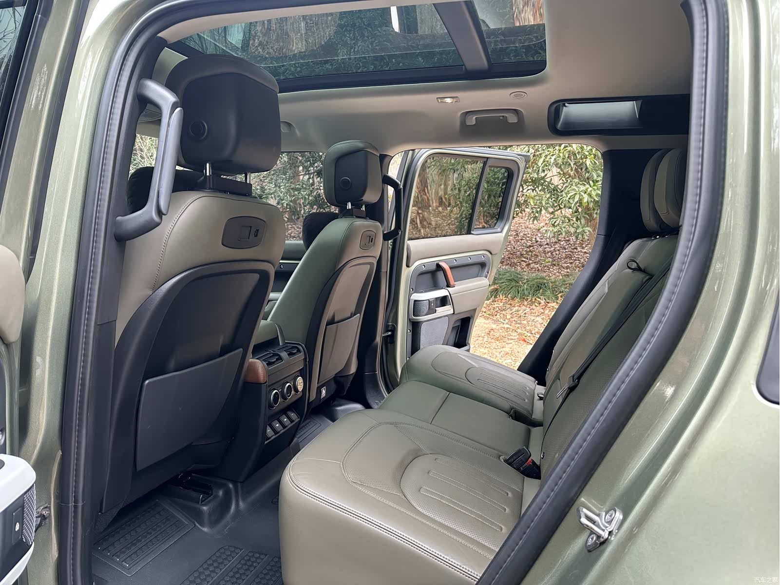 Land Rover Defender, 2021 13