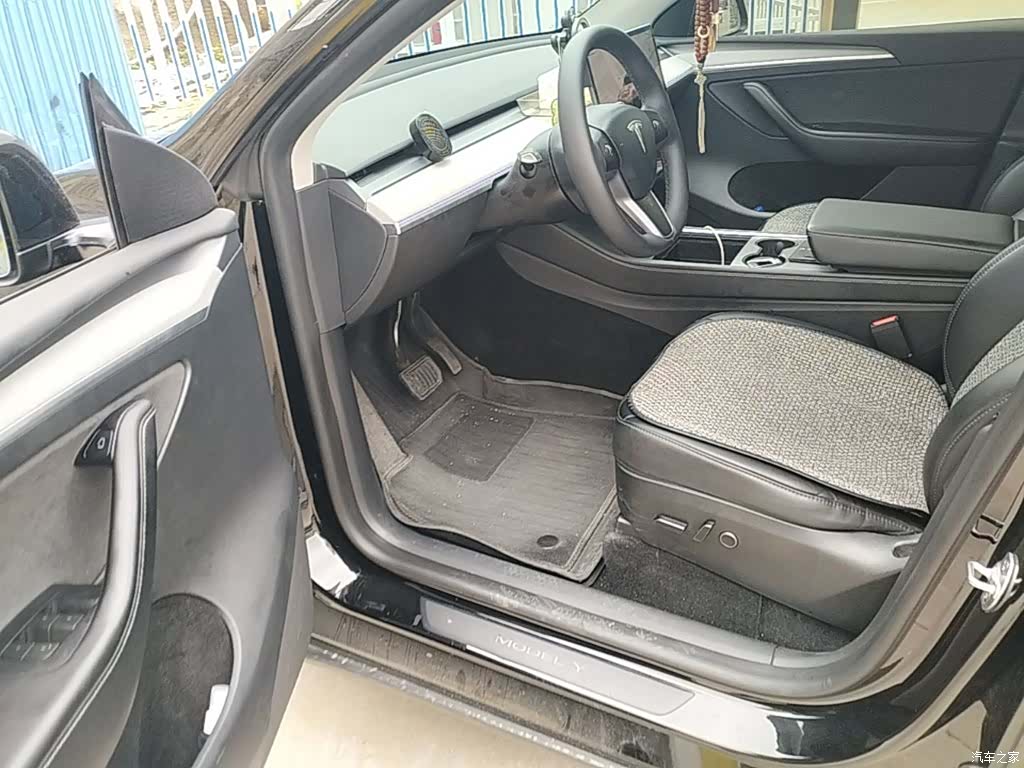 Tesla Model Y, 2024 16