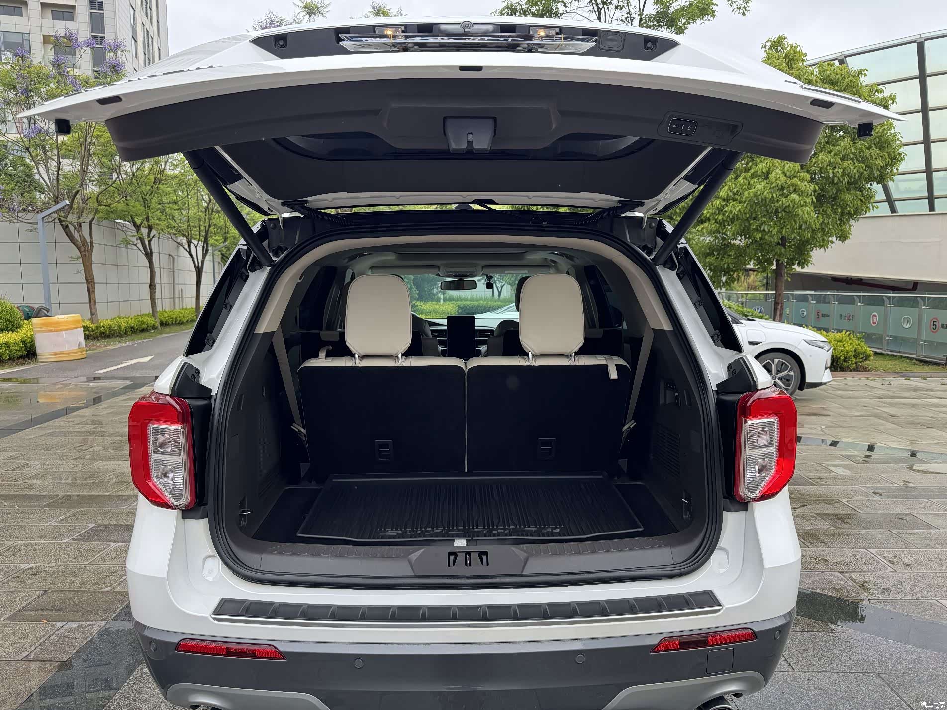 Ford Explorer, 2020 26