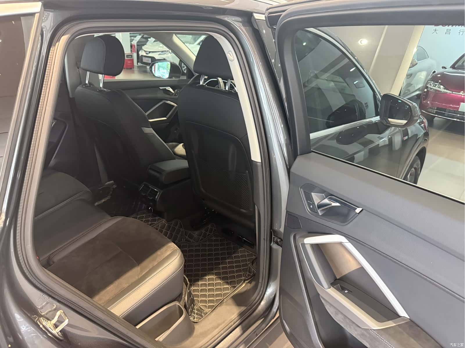 Audi Q3, 2022 10