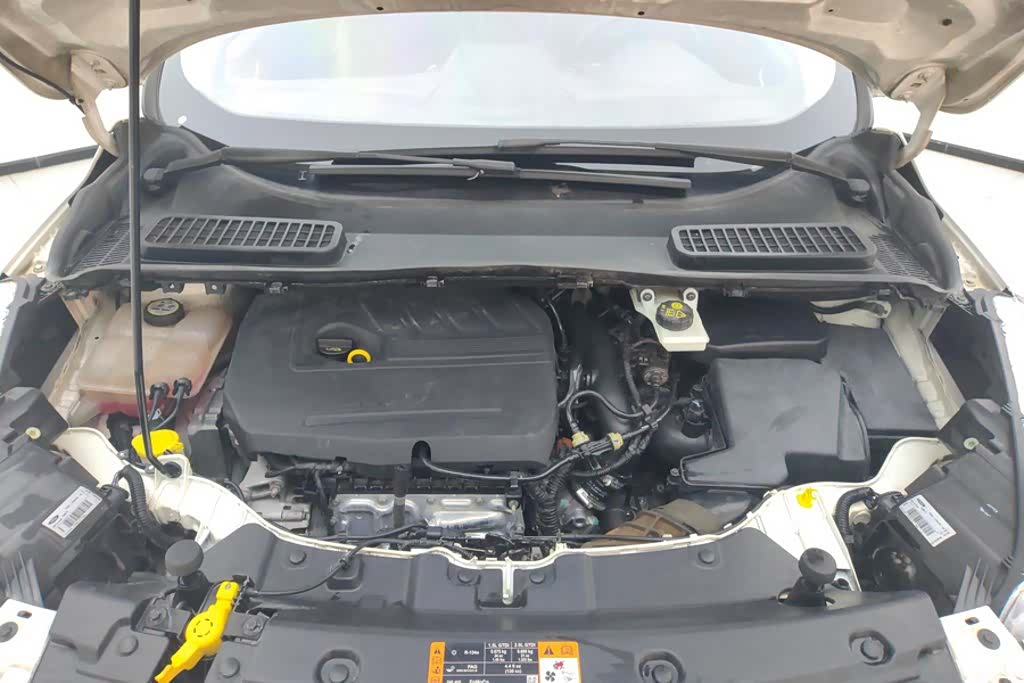 Ford Kuga, 2015 10