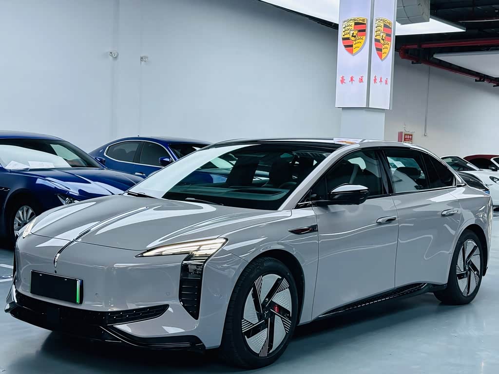 Hongqi EH7