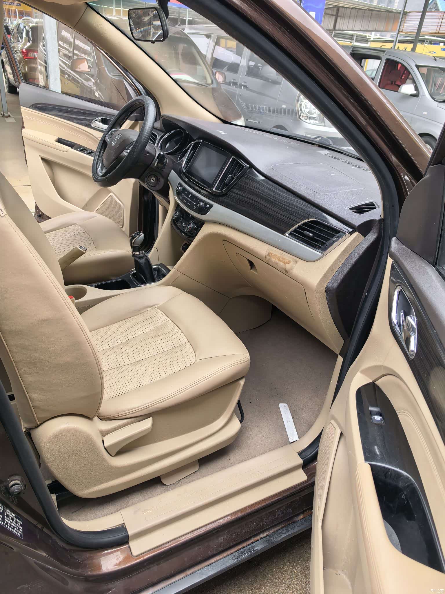 Wuling 730, 2016 8