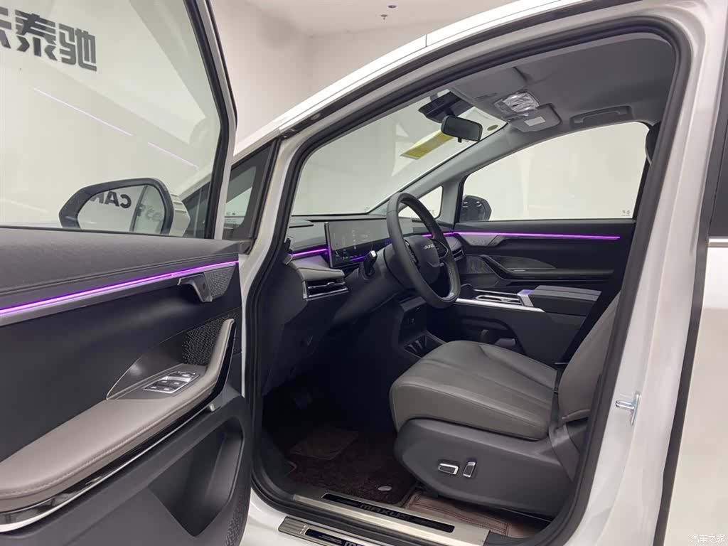Maxus 7, 2025 17