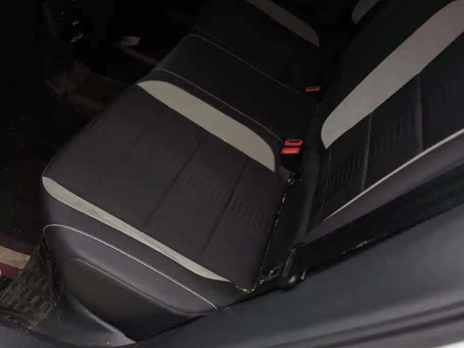 Volkswagen T-ROC exploring Songs