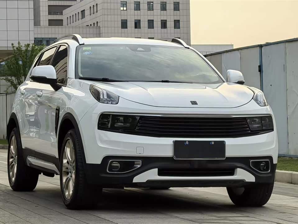 Lynk & Co 01