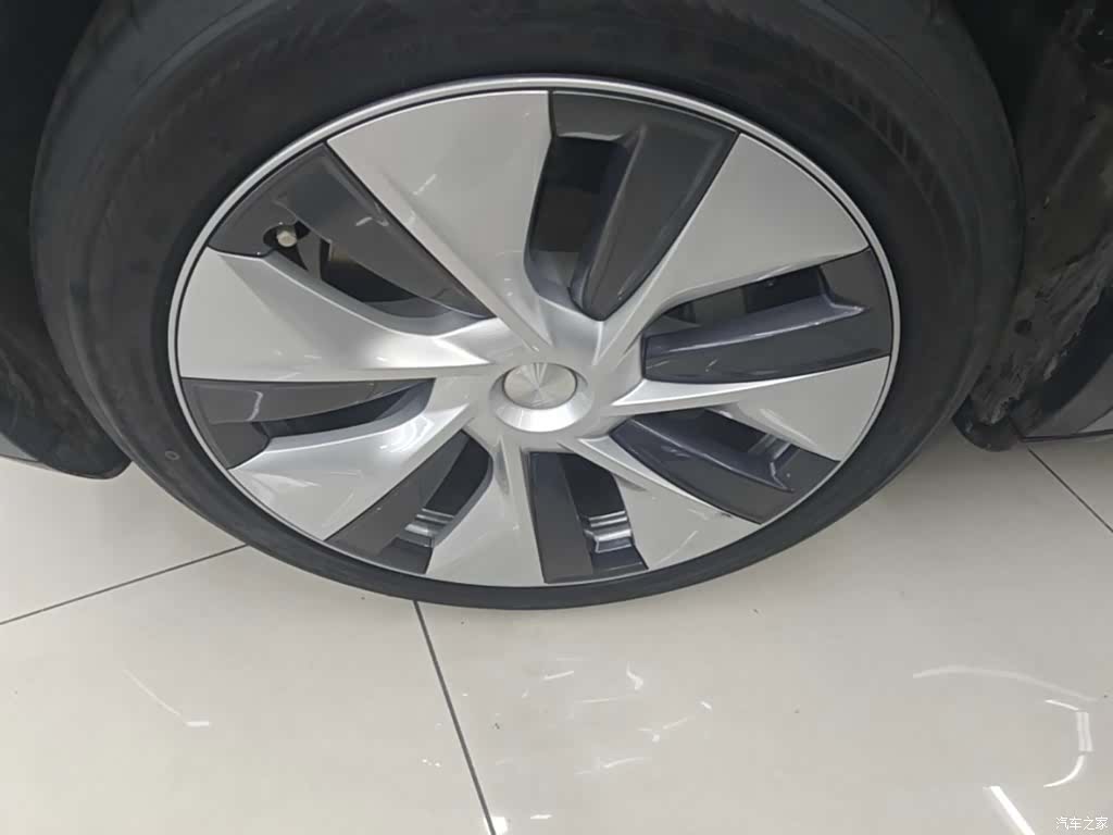 Tesla Model Y, 2023 23