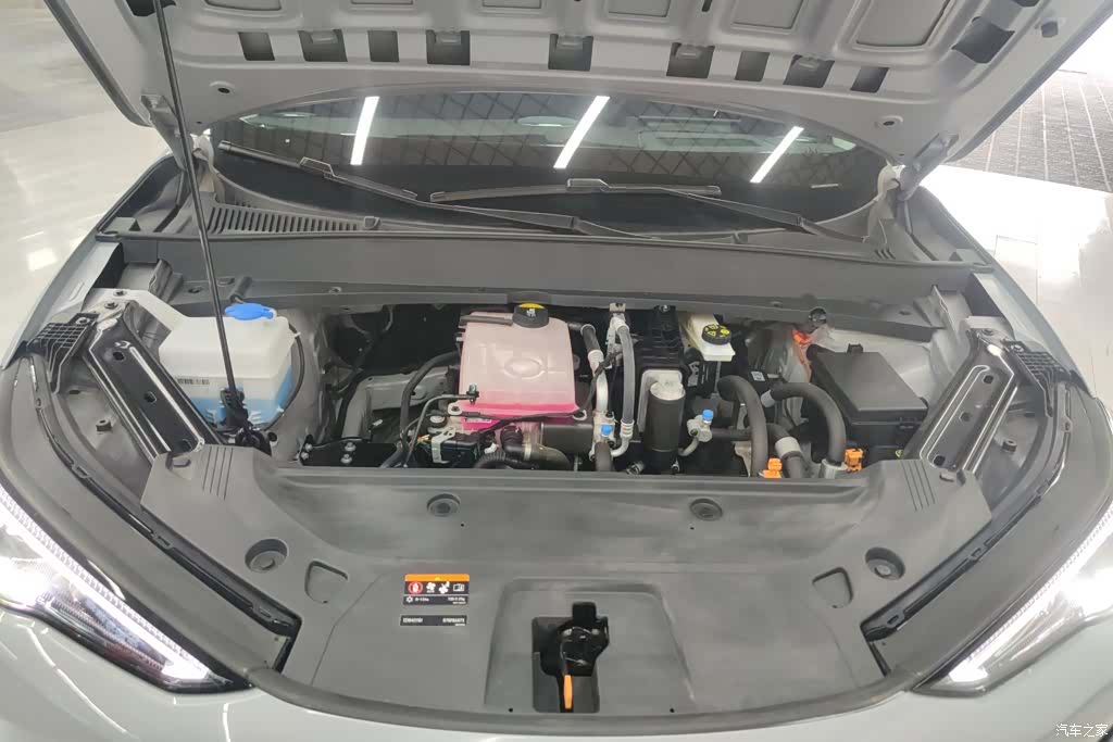 Geely Galaxy E5, 2024 10