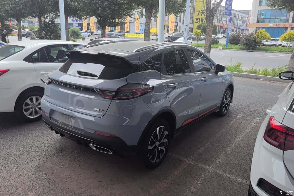 Geely Emgrand, 2022 3