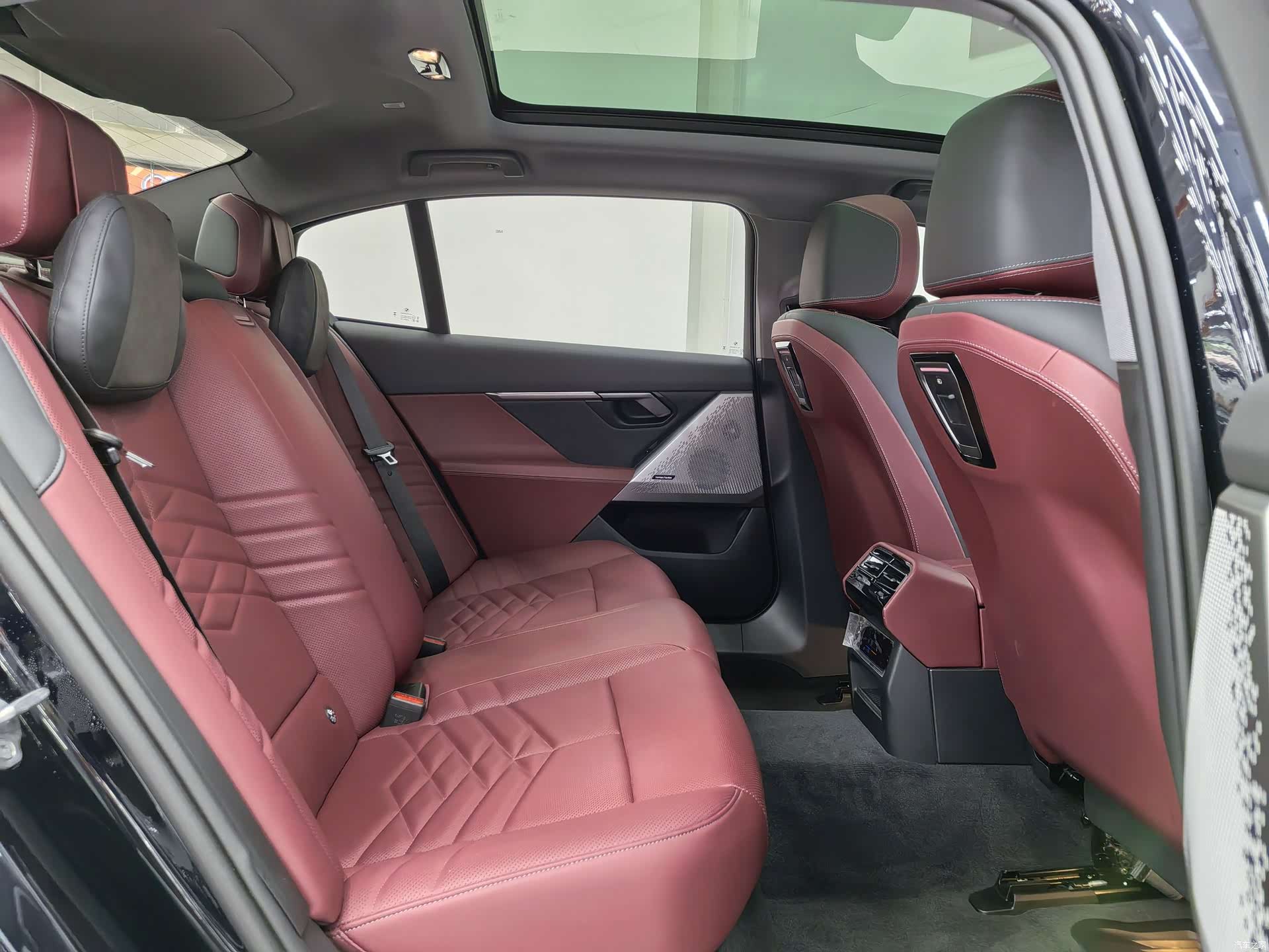 BMW i5, 2024 12