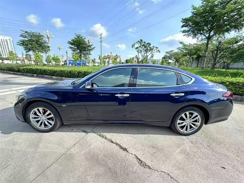 Infiniti Q70 Infiniti Q70