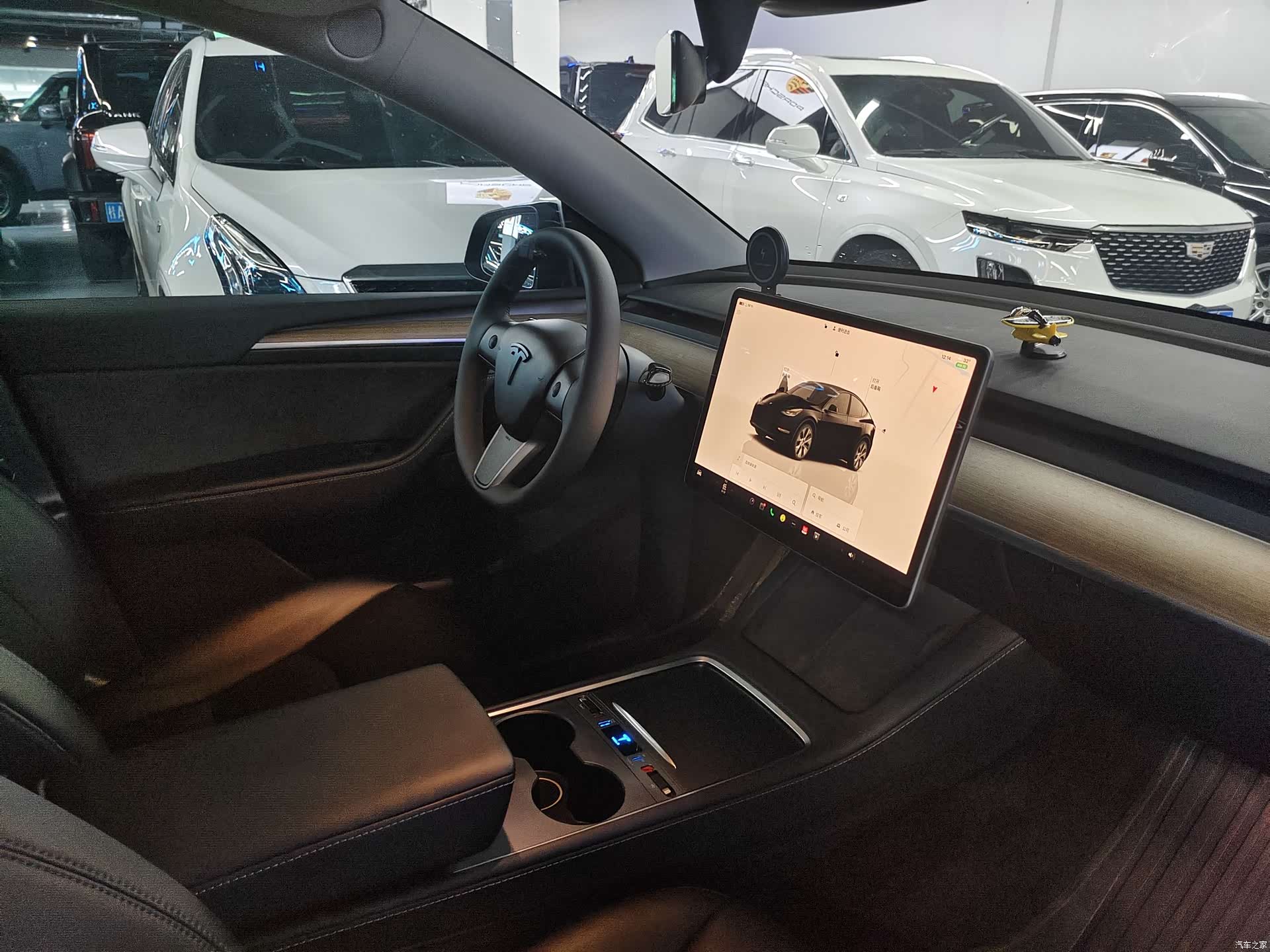 Tesla Model Y, 2022 16